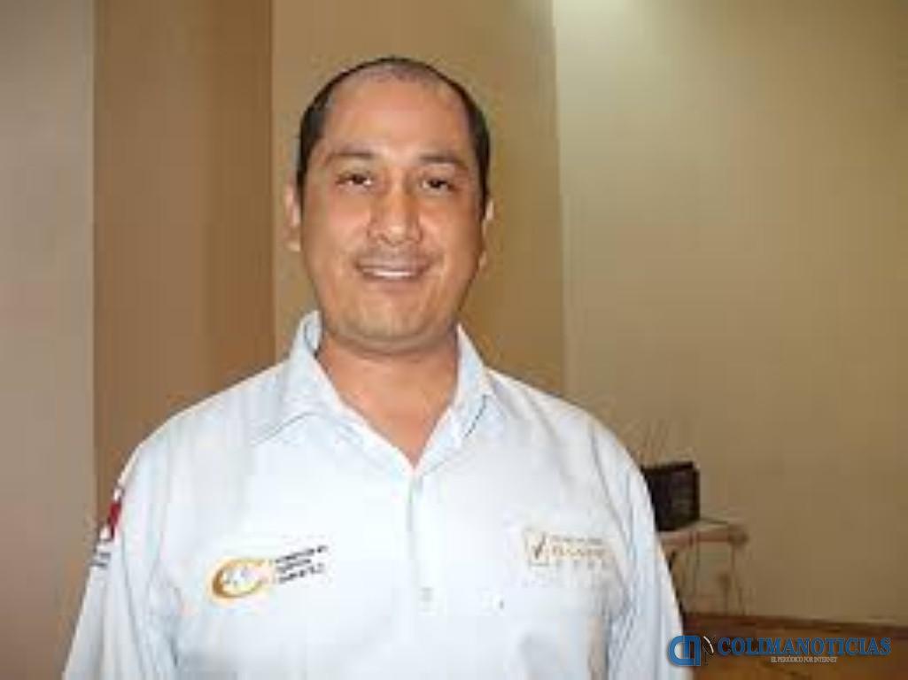 Toma protesta Oscar Benavides como presidente de la AAAPUMAC Colima