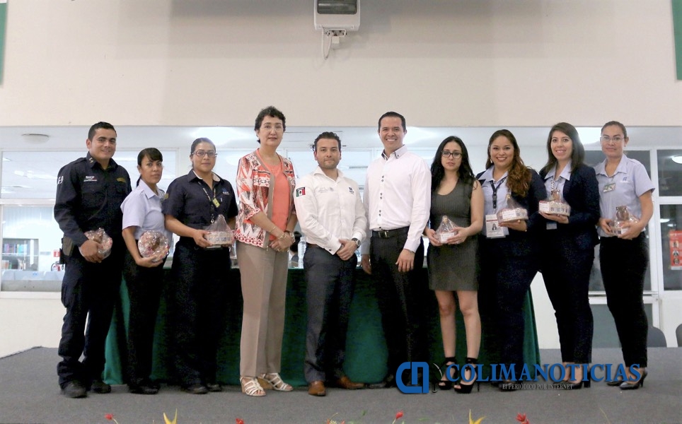 Imparte Aduana pláticas sobre el trabajo del oficial de Imparte Aduana pláticas sobre el trabajo del oficial de