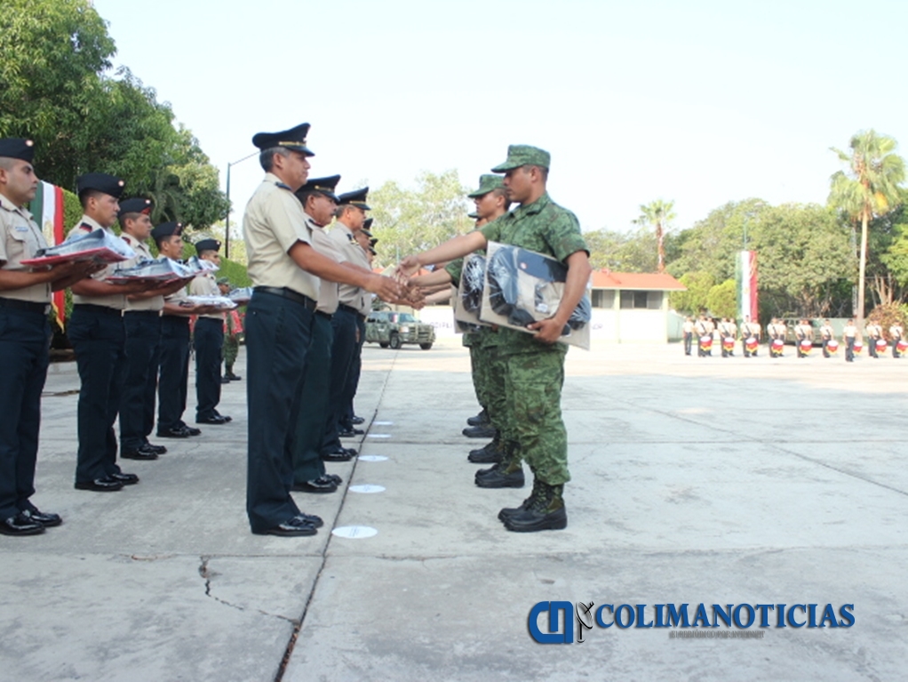 Por primera vez, tropa de la Sedena recibe uniformes administrativos Por primera vez, tropa de la Sedena recibe uniformes administrativos