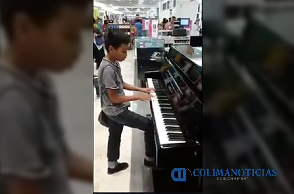 Niño toca el piano en tienda departamental y salta a la fama Niño toca el piano en tienda departamental y salta a la fama