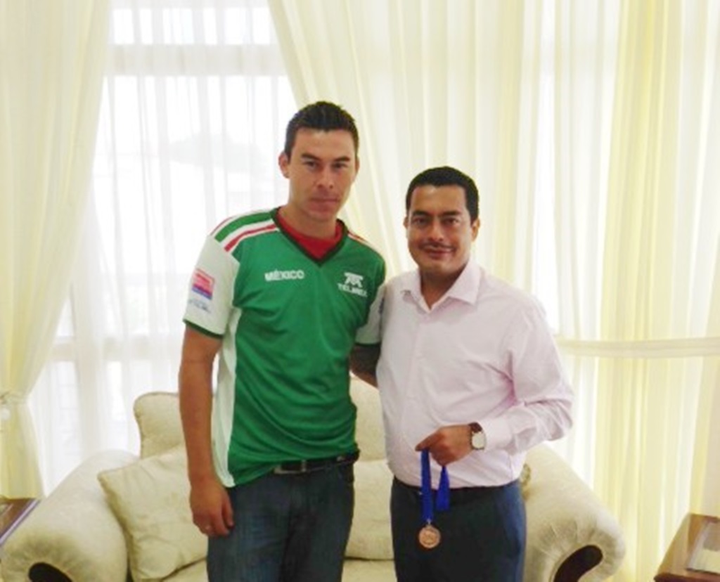 0090_JULIO2013_KIKE ROJAS Y SALVADOR LOZANO