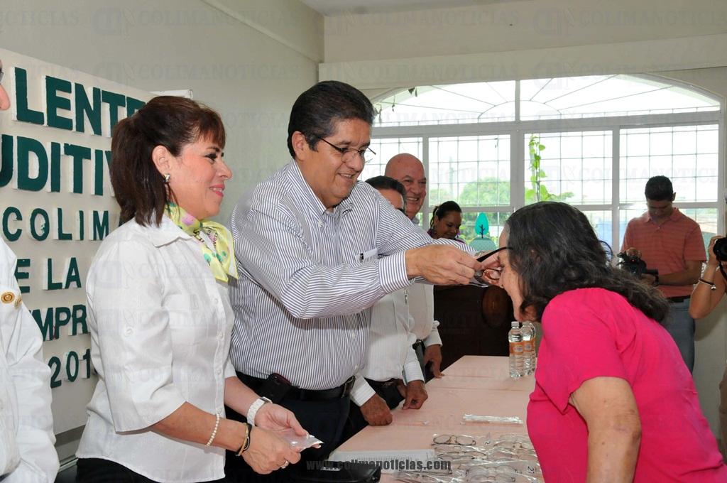 Entrega de Apoyos Visuales y Auditivos en Morador de la Cumbre