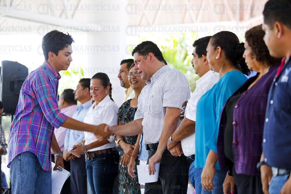 becas manzanillo