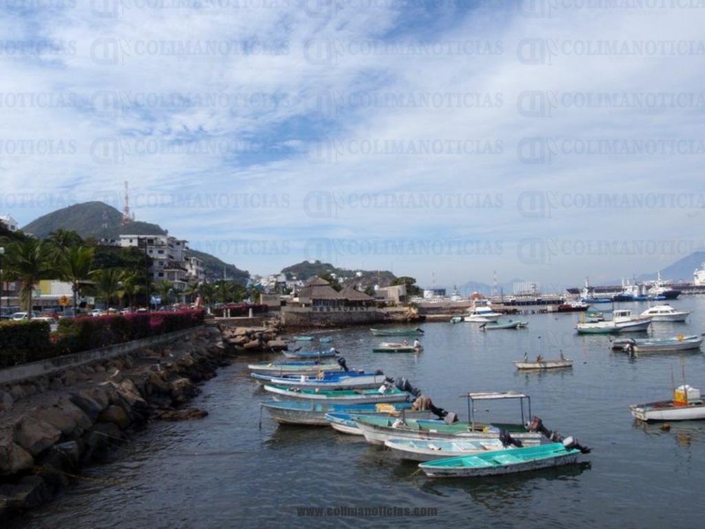 manzanillo puerto cielo despejado