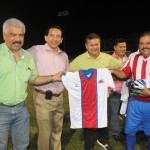 0168.NOV2013_ENTREGA DE UNIFORMES A STSGE