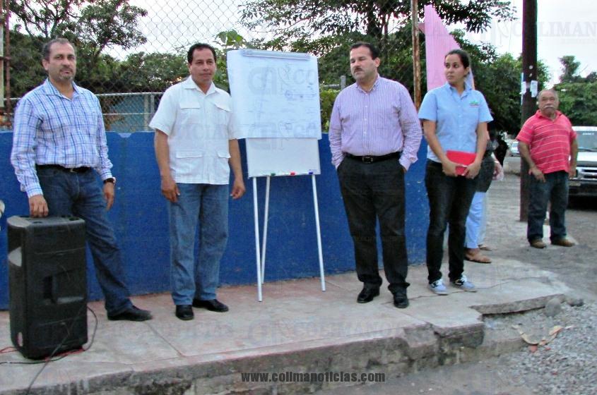 AGUA EN COLONIA DE TECOMAN Tito Vázquez