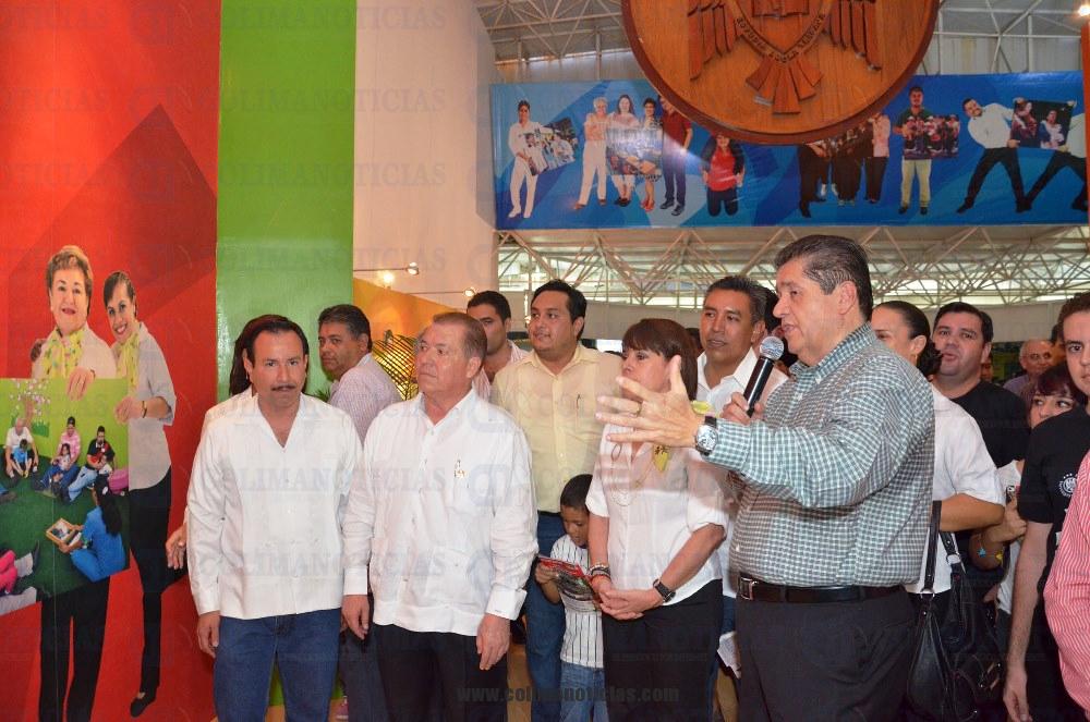 Recorrido por el pabellón de la UdeC (2)