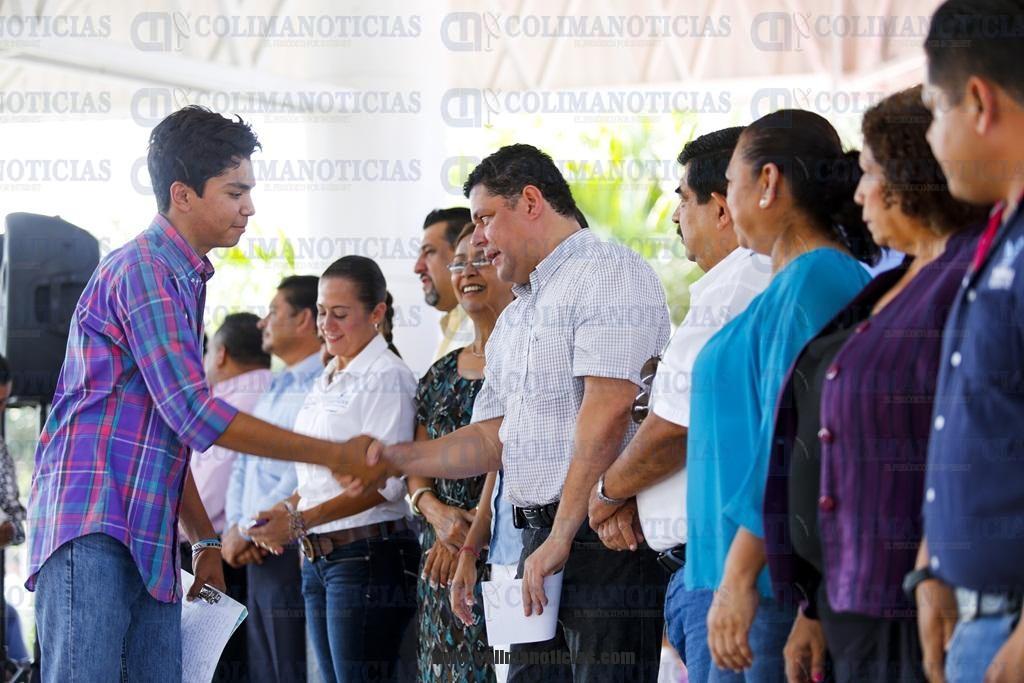 becas manzanillo 21