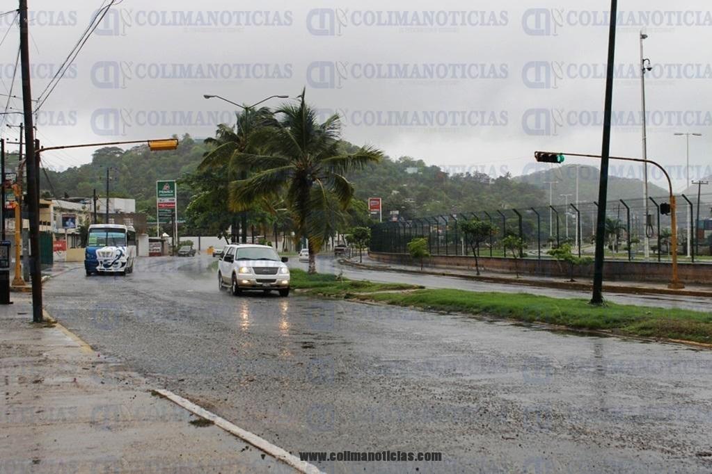 lluvia calle manznanillo