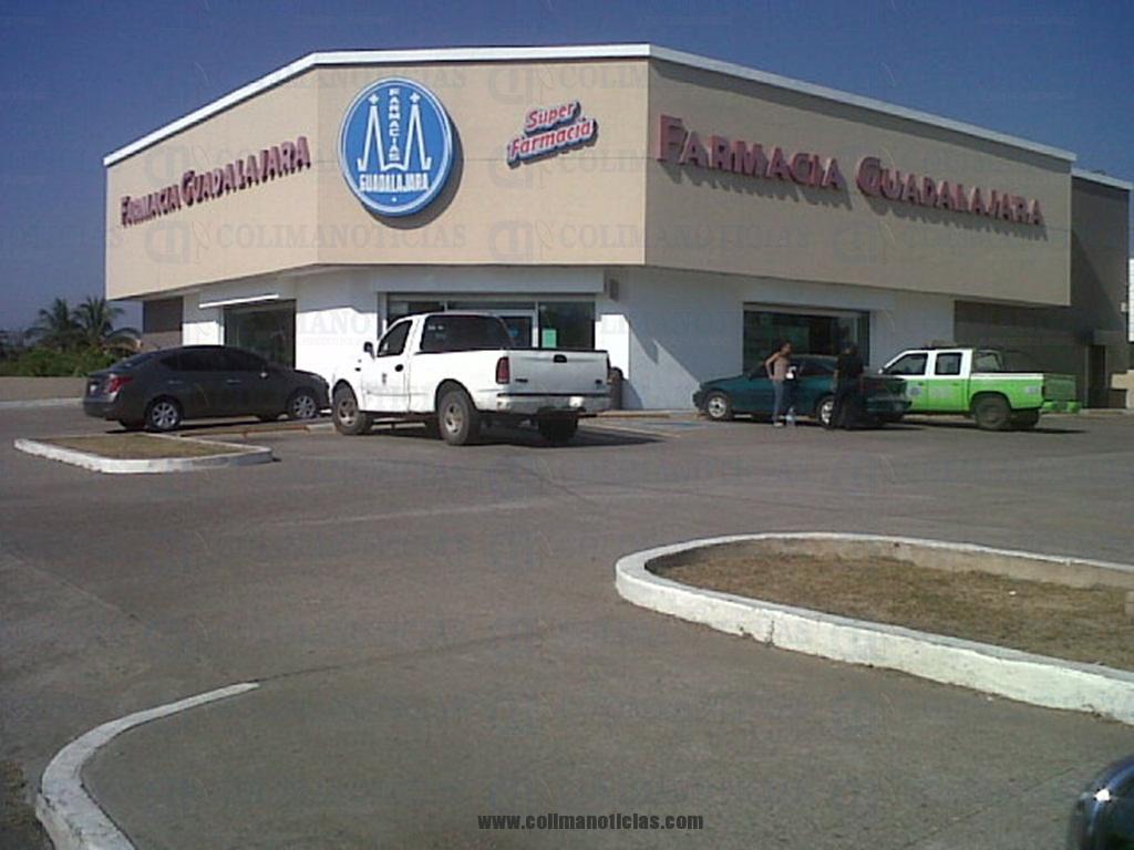 Sujetos armados atracan Farmacia Guadalajara de Manzanillo