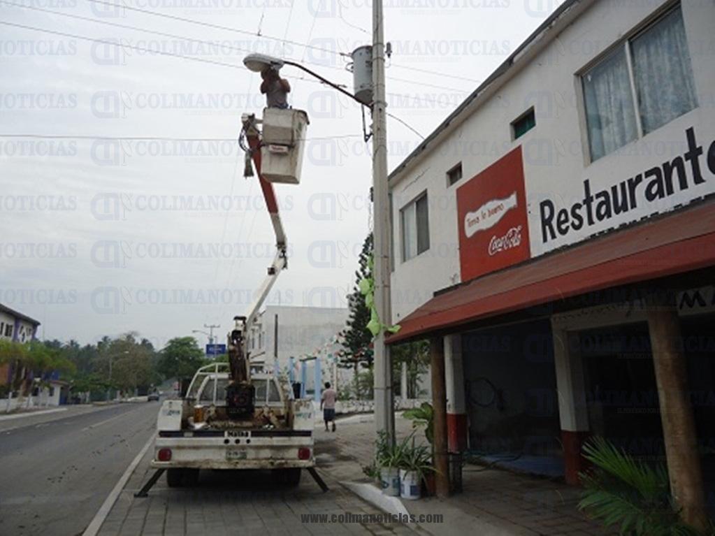 REPARAN LUMINARIAS EN PLAYAS DE ARMERIA