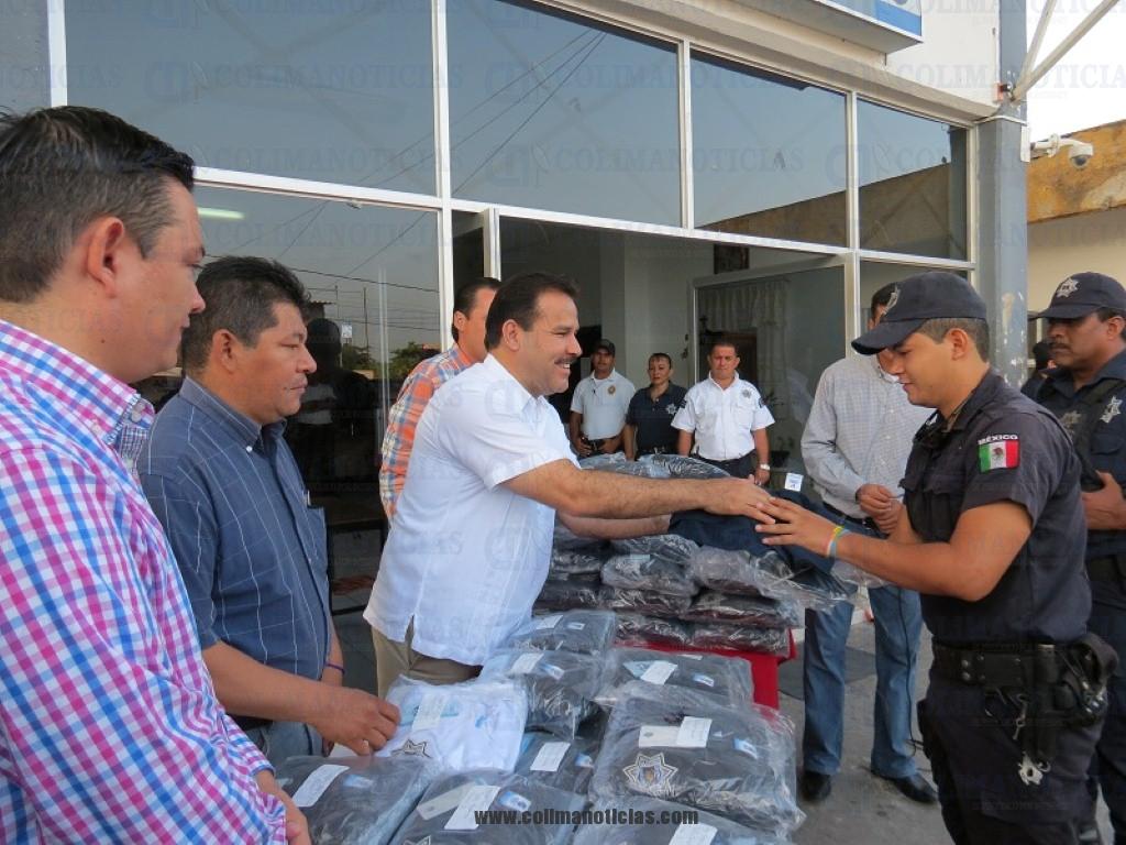 UNIFORMAN A LOS POLICIAS DE TECOMAN (Medium)