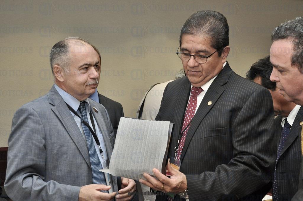 Confieren medalla del senado ruso al rector Eduardo Hernández