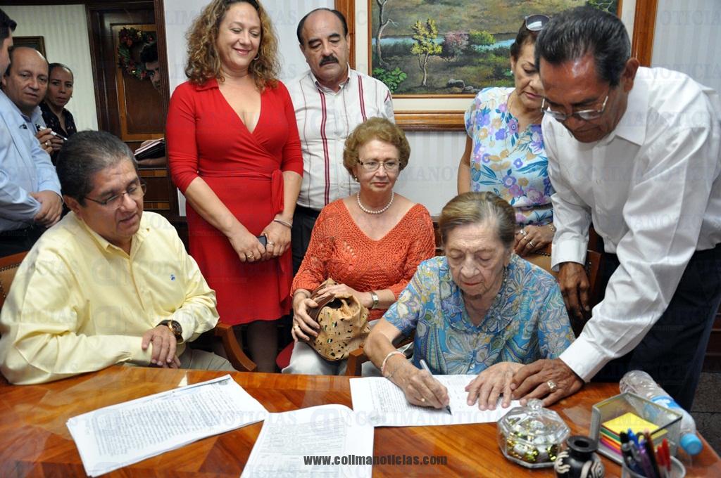 Donan Predio en Manzanillo a la Universidad