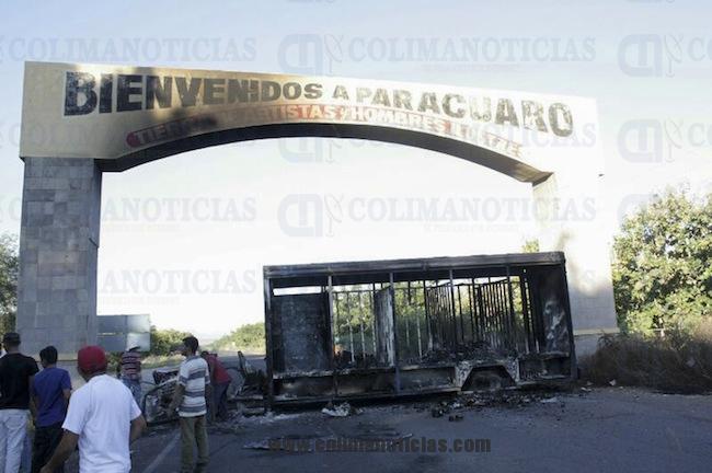 Paracuaro_Camiones_Quemados-3