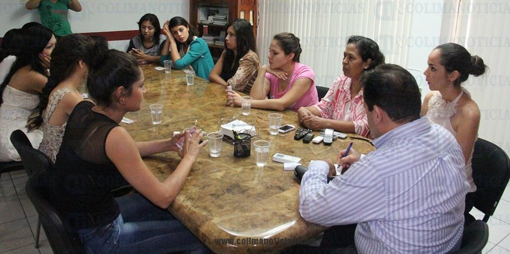 apoyan a la reina ganadora