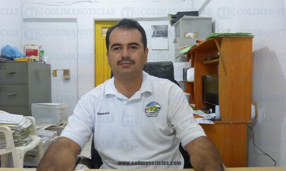 armando reyna lider de los taxistas en Tecoman