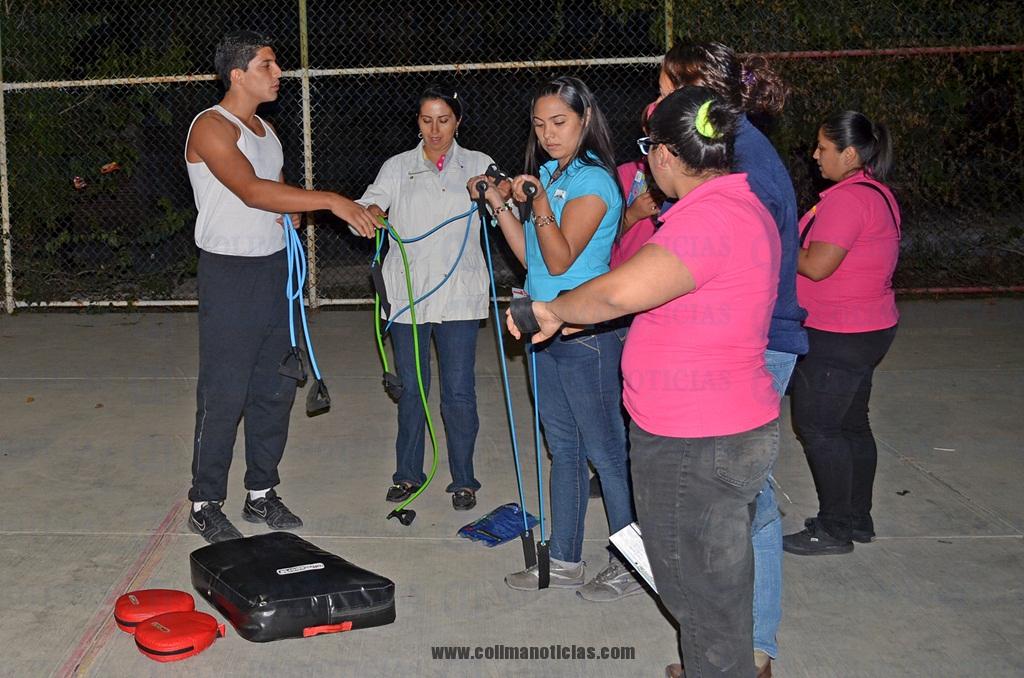indira entrega material deportivo karate