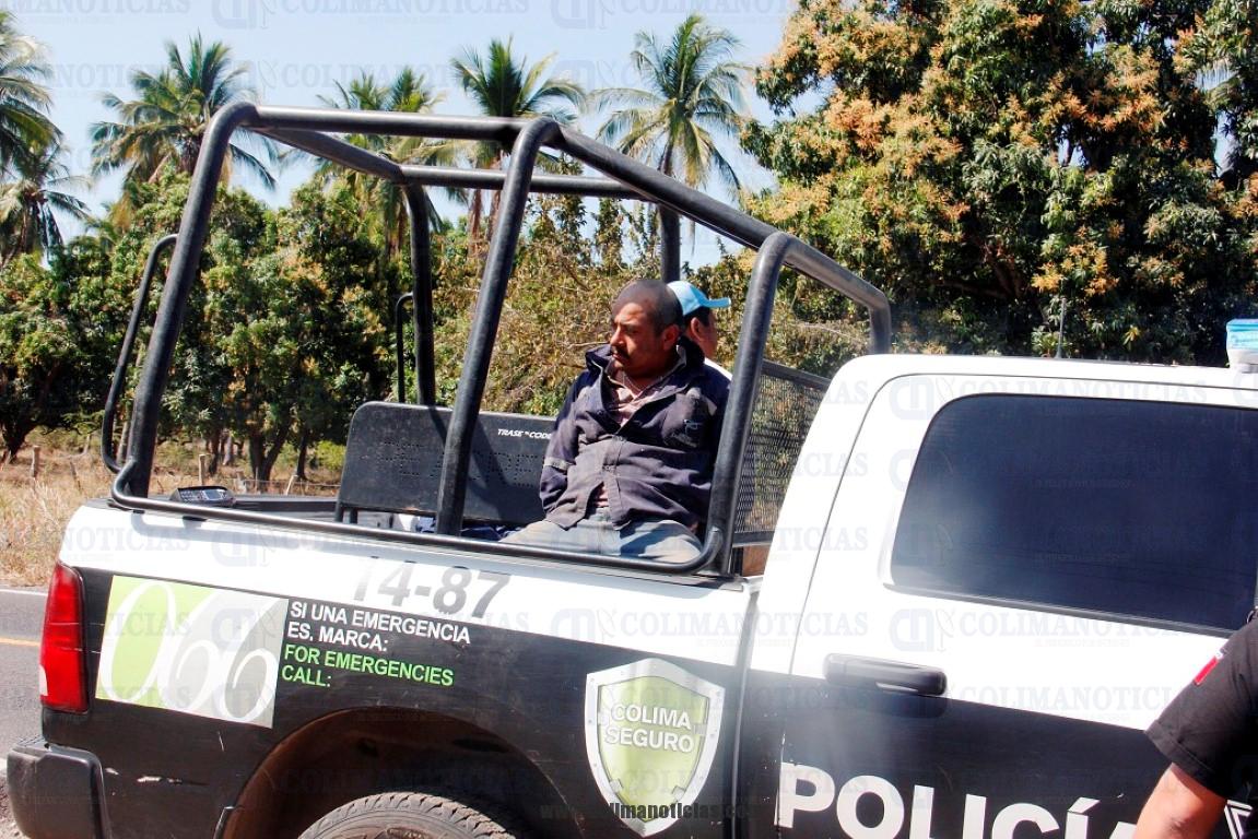 conductor de tráiler arroya a motopatrulleros