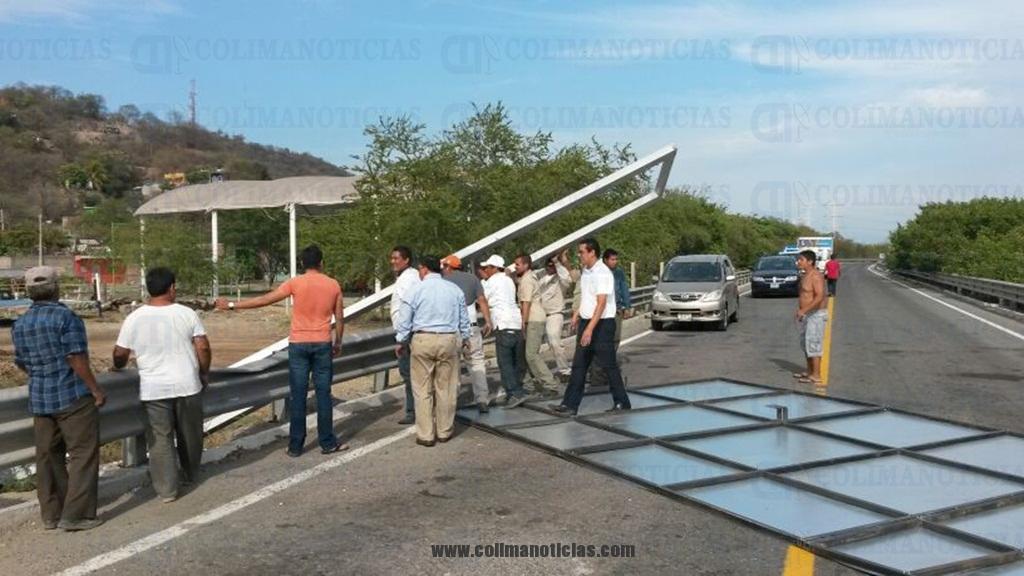 mzo VIENTO derriba letrero