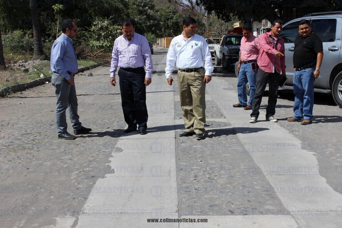 supervisa tito vazquez mejoramiento de vialidades en tecomán (Medium)