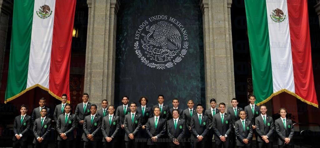 0145.MAYO2014_ABANDERAMIENTO SEL. NAC. DE MÉXICO