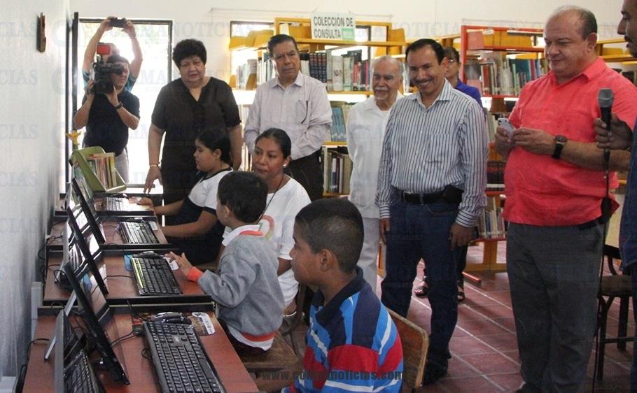 biblioteca entrega de computadoras
