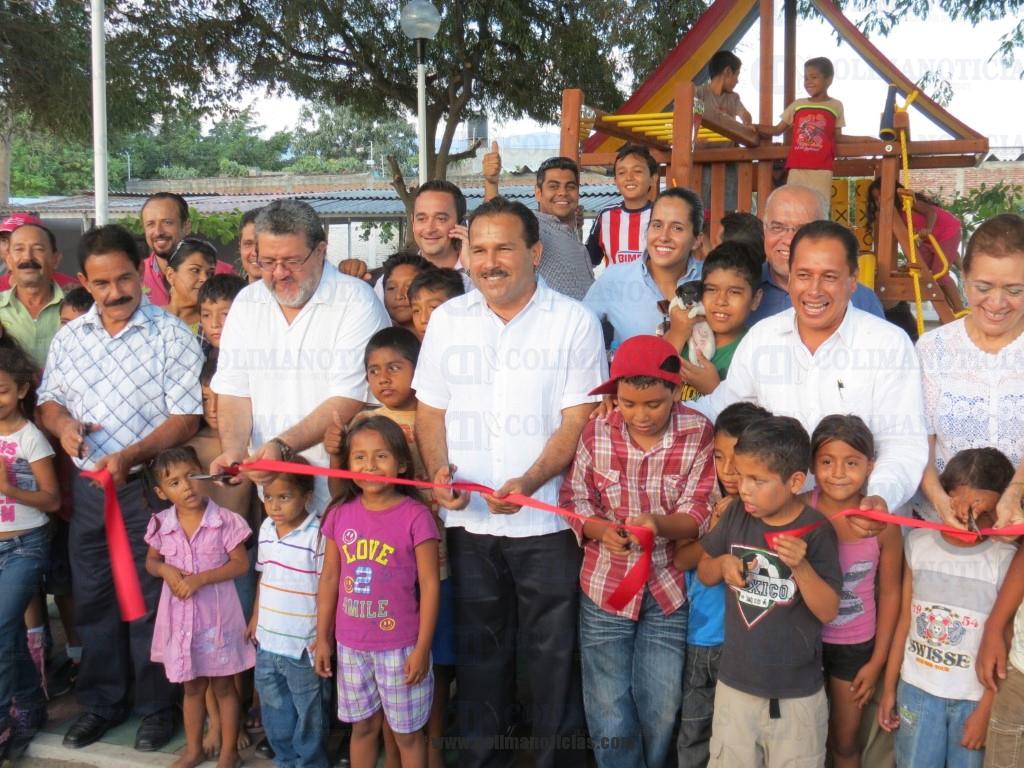 rehabiltan cancha de la colonia alvaro obregón en Tecomán (Medium)