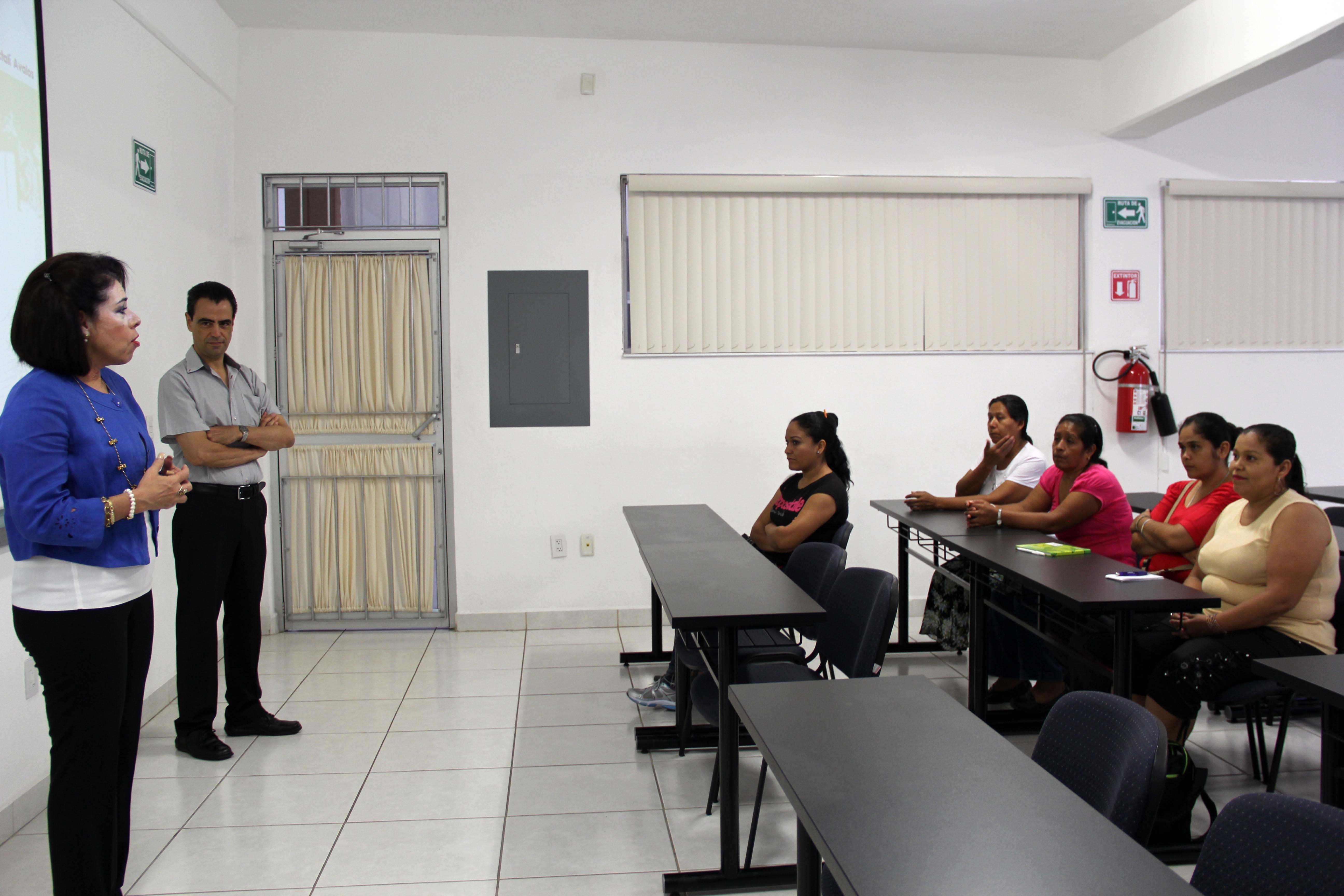 Capacitan a Mujeres Emprendedoras