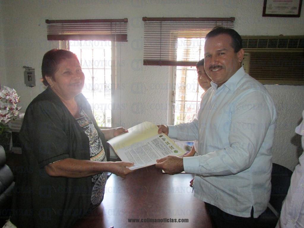 FIRMA CONVENIO AYUNTAMIENTO CON ACADEMIA SOLIS (Medium)
