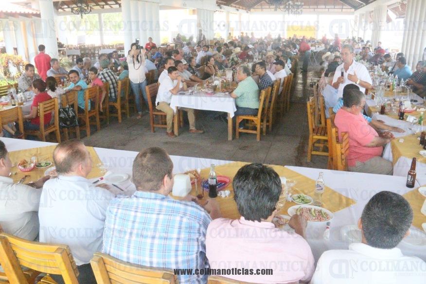 Gutierrez Villalobos reunion en Tecoman con comerciantes julio2014