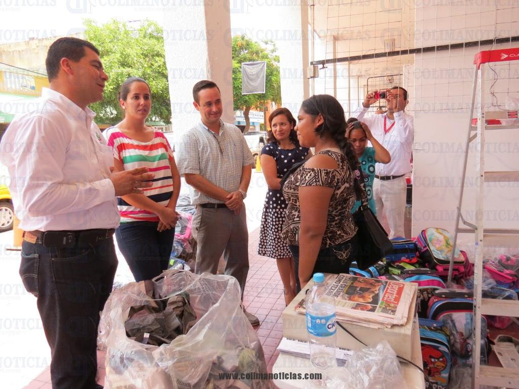 FERIA DE UTILES ESCOLARES EN TECOMAN (Medium)