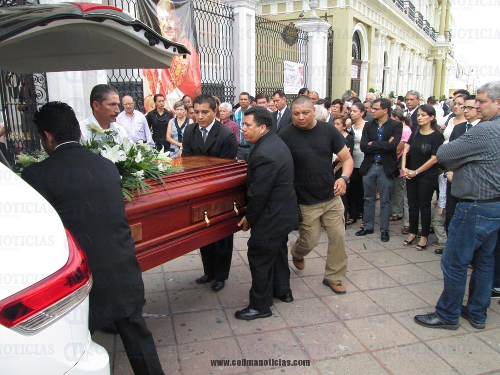 Rinden homenaje a Carlos de la Madrid en Palacio de Gobierno Colima Noticias Rinden homenaje a Carlos de la Madrid en Palacio de Gobierno Colima Noticias