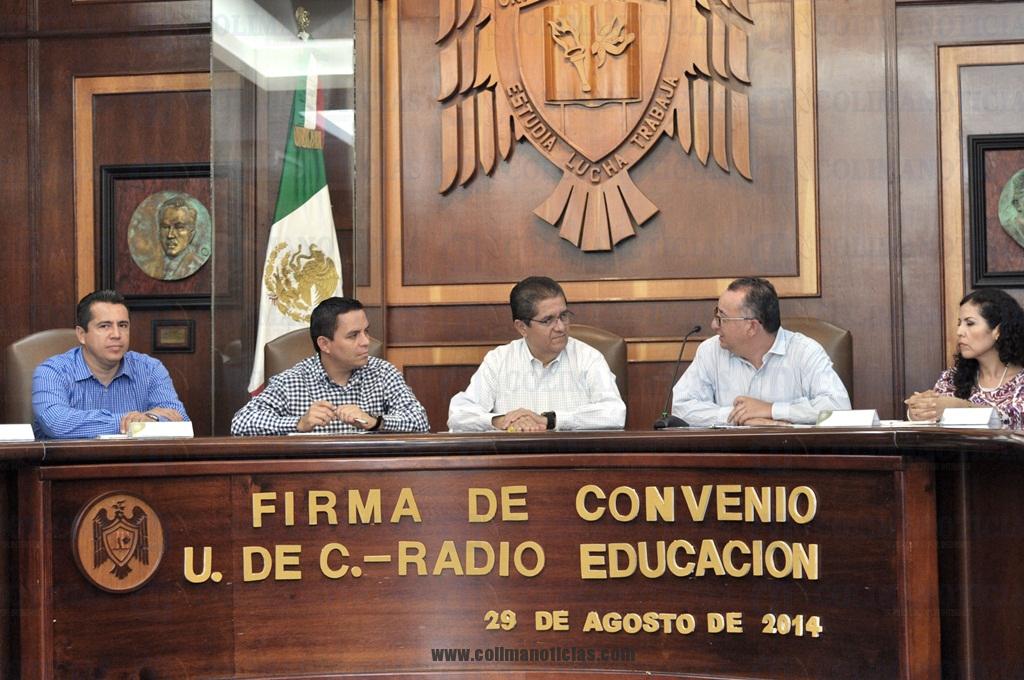 Firma de convenio entre UdeC y Radio Educación