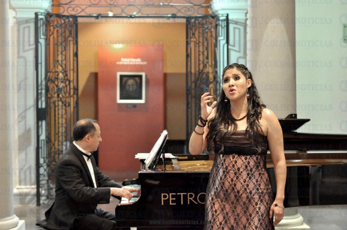 Soprano Alexandrina Vázquez (Medium)