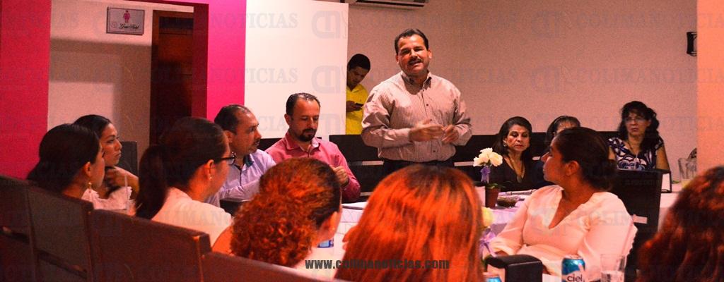 TITO CON MUJERES EMPRESARIAS