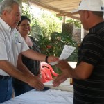 Entregan cartas de apoyo a pescadores en Tecomán y Armería