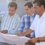 Supervisan construcción de rampas