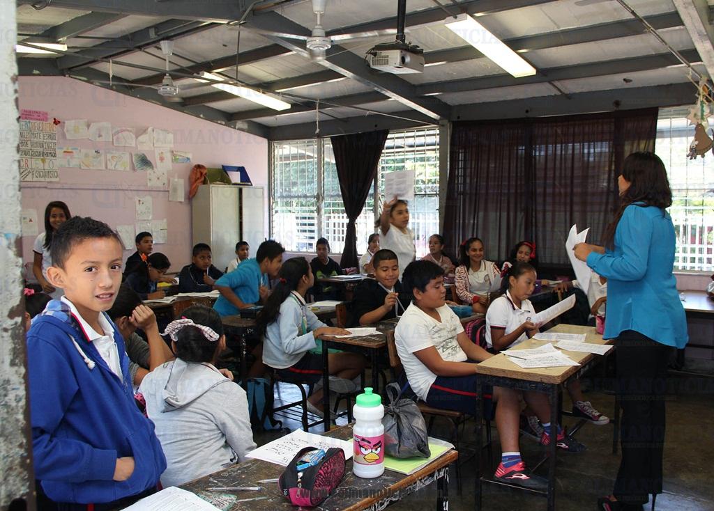 aula clases estudiantes primaria