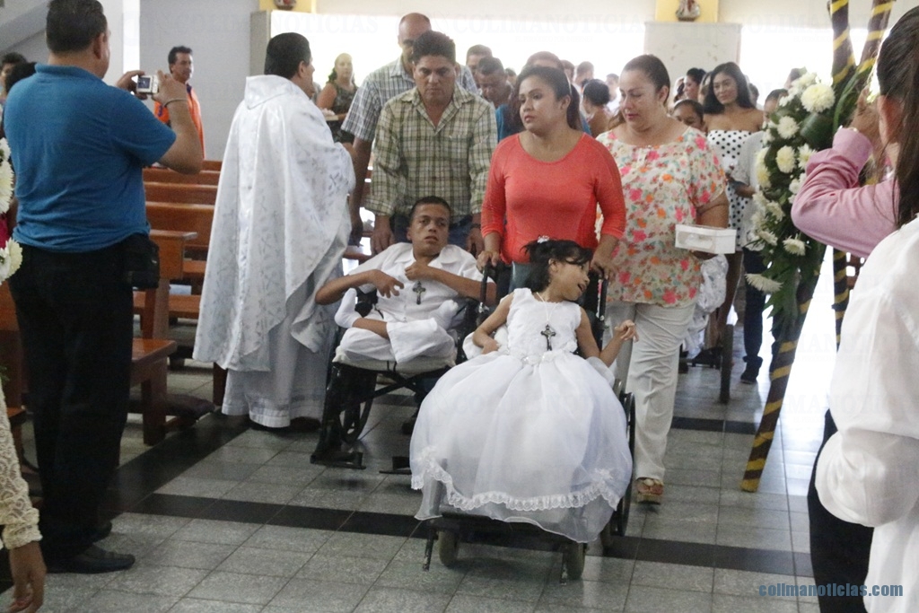 29 niños especiales reciben la primera comunión
