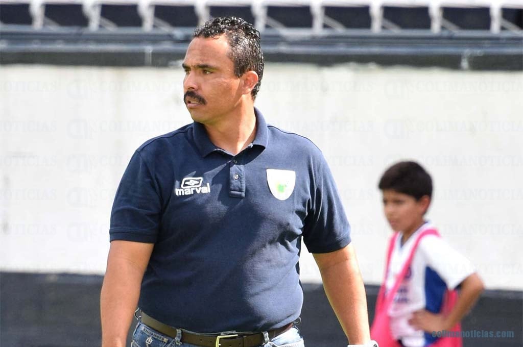 0094.MAYO.2015_LPSD_VÃ-ctor Hugo Mora Llamas_DT Loros de laUniversidad de Colima
