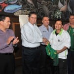 0174.JUNIO.2015_UC_Abandera rector a deportistas de la UdeC