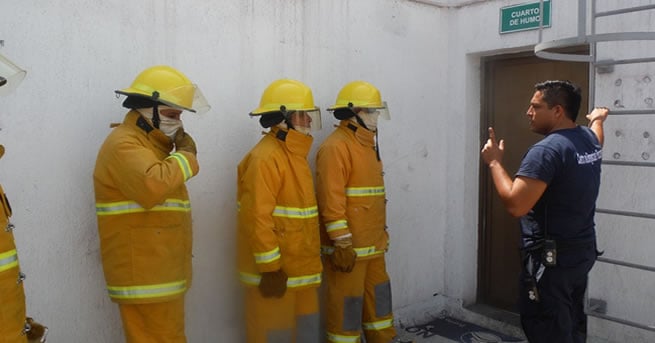 Bomberos de API capacitan a personal 2
