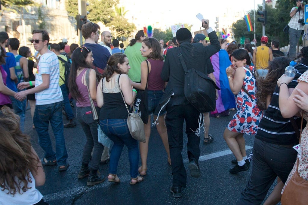 judío apuñala a seis durante Marcha del Orgullo Gay