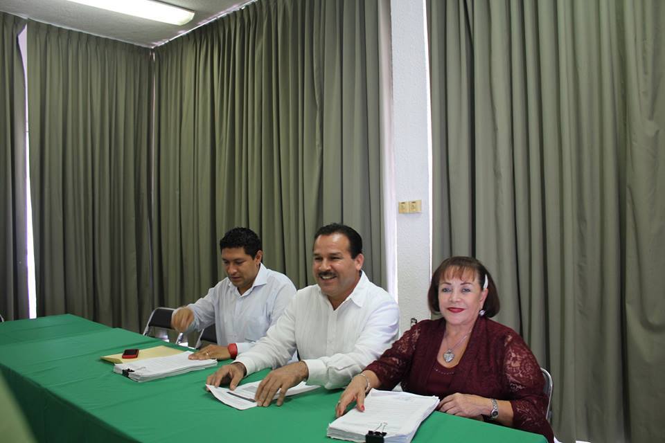 no fueron regidores de Tecomán, se suspende sesión