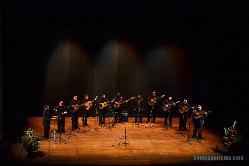 La rondalla Eterno Romance celebró su 15 Aniv. en el Teatro Hidalgo (4)