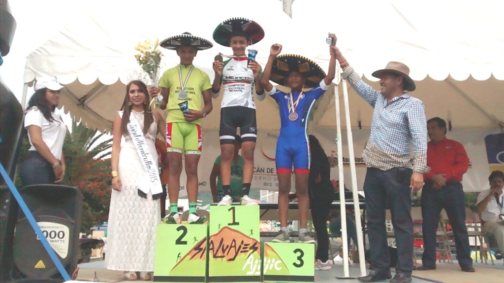 Premiación de Carlos Villavicencio.