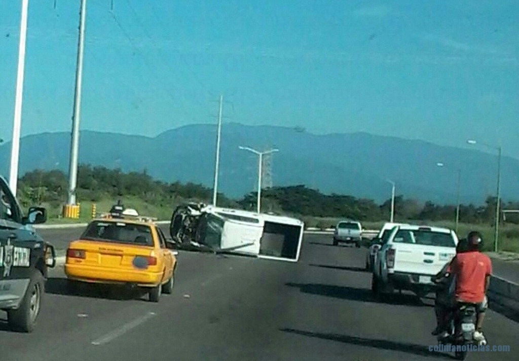 Vuelca camioneta de seguridad privada