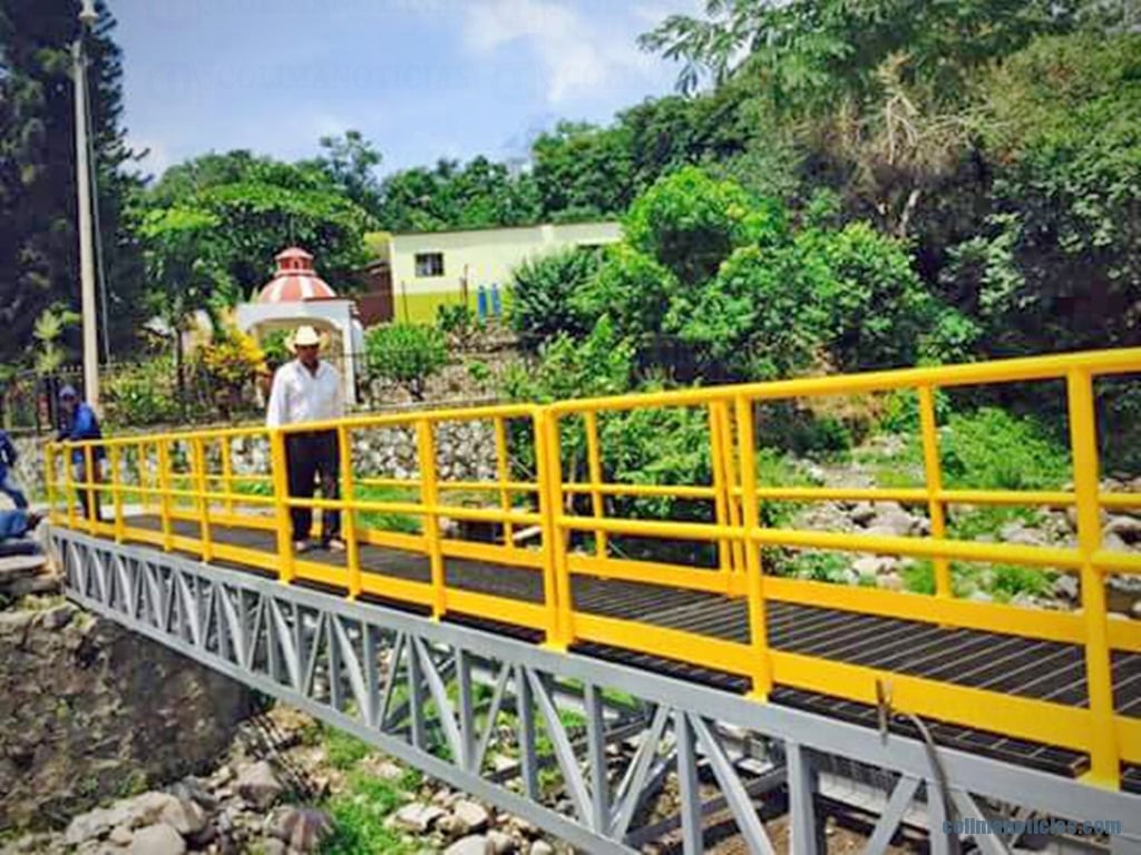 Ayuntamiento instala puente peatonal Chiapa