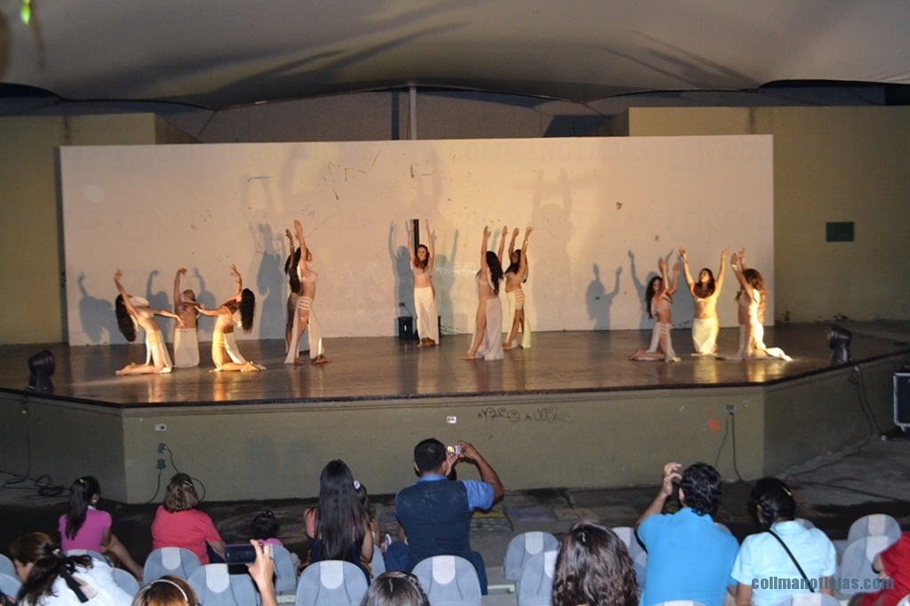 El ballet de danza árabe Rakasha se presentó en Noches de Café